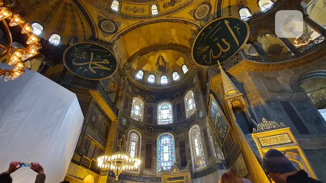 Mengabadikan Eksotisme Hagia Sophia dengan Kamera Samsung Galaxy 10 Plus. Liputan6.com/Nila Chrisna Yulika