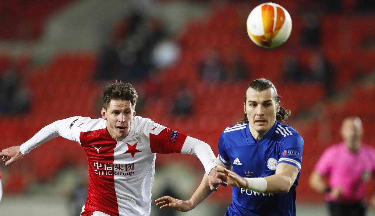 Meski kedua tim silih berganti melakukan serangan. Buruknya penyelesaian akhir membuat laga harus disudahi 0-0. (Foto: AP/Petr David Josek)