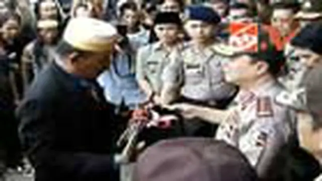 Dua Kelompok Massa Serahkan Senjata