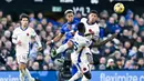 Gol-gol Ipswich dicetak oleh Liam Delap dan Omari Hutchinson. Hasil ini membuat mereka mengemas 15 poin dari 19 laga. (AFP/Glyn Kirk)