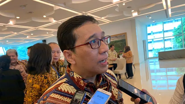Febrian Alphyanto Ruddyard, Dirjen Kerja Sama Multilateral.