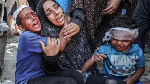 Warga Gaza terdampak serangan militer Israel. (AFP)