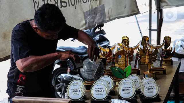 Jelang Perayaan HUT RI ke-79, Permintaan Plakat Maupun Piala Mengalami Peningkatan
