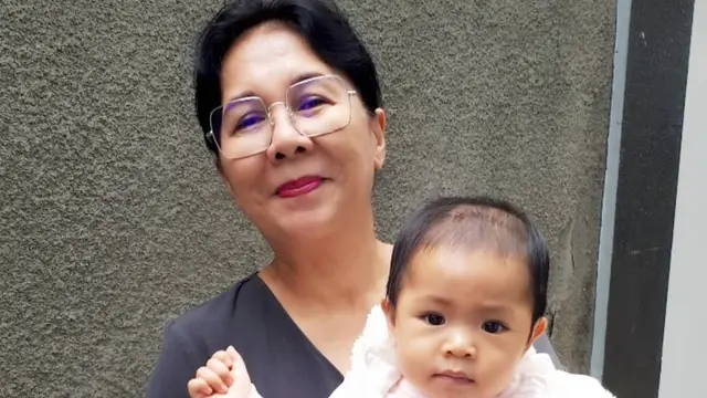 7 Potret Tetty Nasution, Ibunda Raditya Dika yang Jarang Tersorot