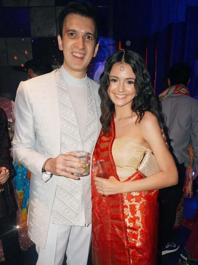 6 Potret Artis Muda Bareng Manoj Punjabi di Acara Diwali, Produser dengan Banyak Karya
