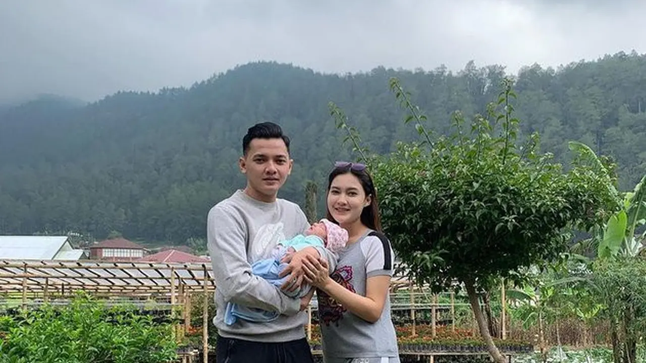 Kembali Langsing Usai Melahirkan, Ini 6 Potret Nella Kharisma Pamer Perut Rata