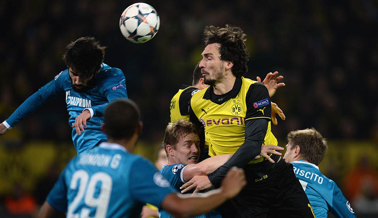 Namun bukan perkara mudah bagi The Reds untuk mendatangkan Hummels. Pasalnya tidak sedikit klub yang ingin memakai jasa pesepak bola berusia 27 tahun itu. (AFP/Patrik Stollarz)