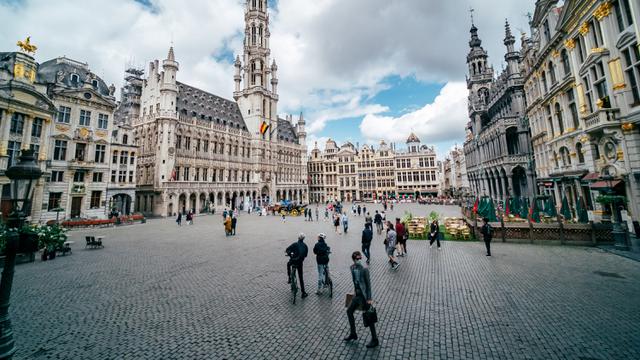 Wisatawan Menikmati Waktu Luang di Brussels saat Covid-19
