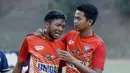 Pemain Unigal menangis usai takluk dari UPI pada laga final Torabika Campus Cup 2017 di Gor Jati Padjajaran, Jatinangor, Kamis (28/9/2017). UPI menang adu penalti atas Unigal. (Bola.com/M Iqbal Ichsan)