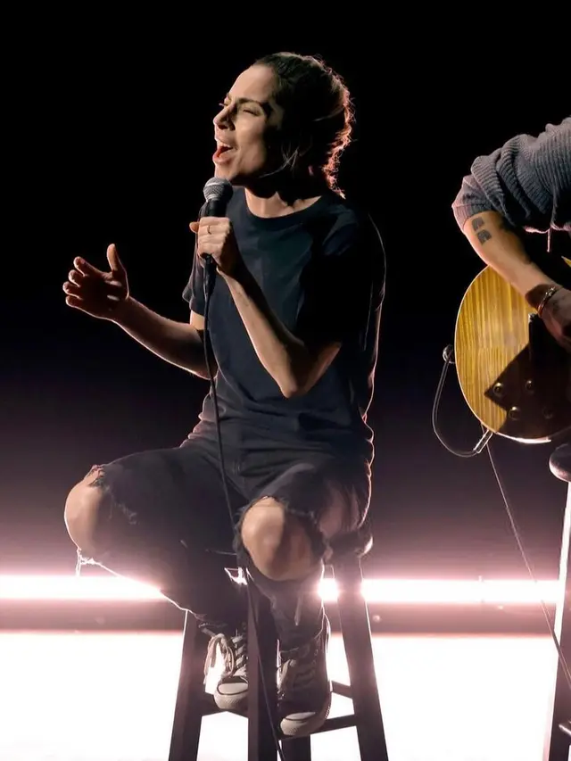 Lady Gaga Pamer Wajah Polos Tanpa Makeup saat Tampil di Oscars 2023