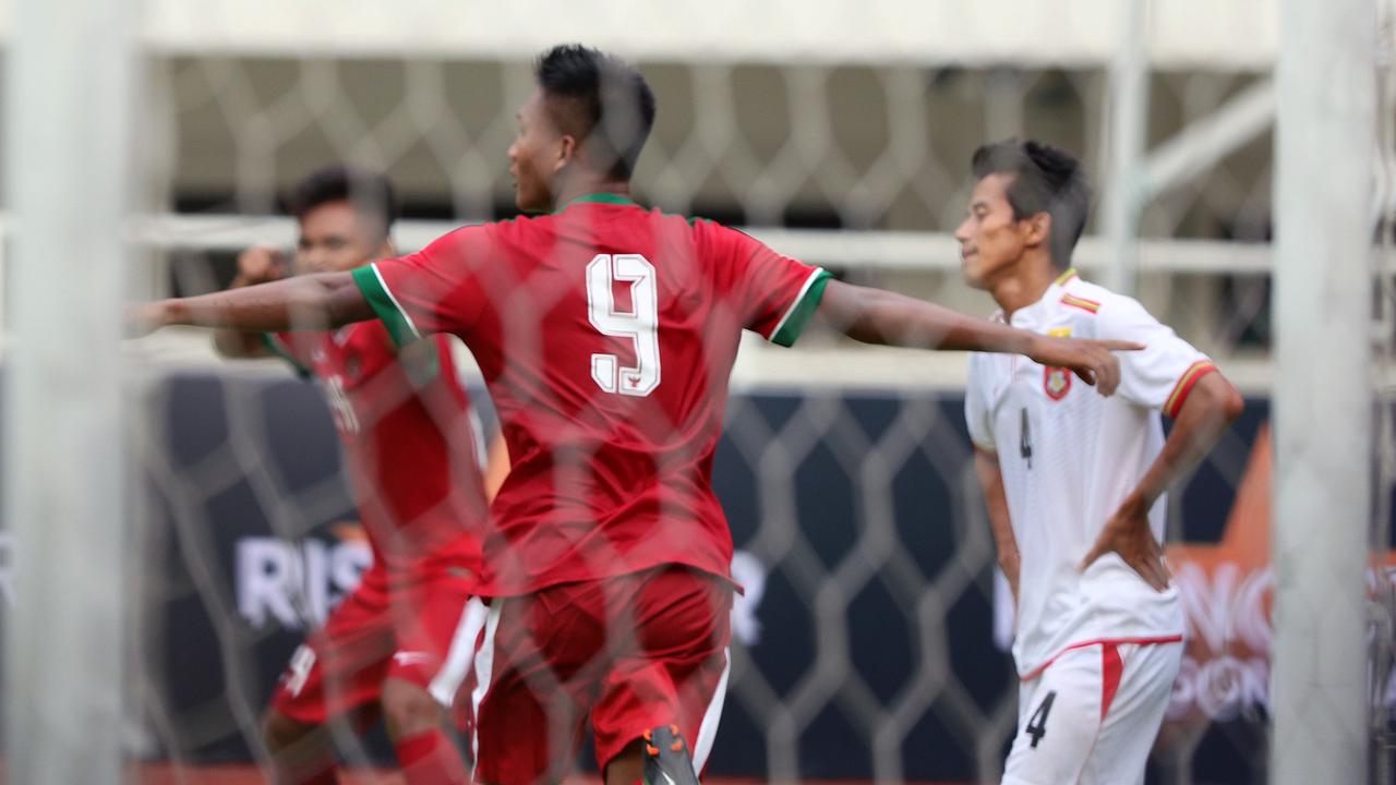 Timnas Indonesia menghadapi Myanmar di Stadion Pakansari, Bogor, Selasa (21/3/2017).