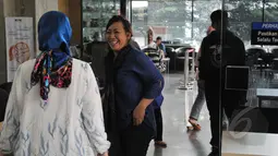 Libur Kenaikan Isa Almasih digunakan oleh para keluarga tahanan KPK untuk menjenguk keluarga mereka yang ditahan KPK, Jakarta, Kamis (14/5/2015). (Liputan6.com/Herman Zakharia)
