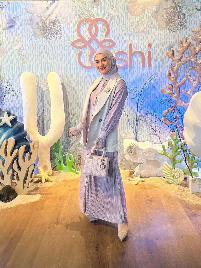 8 OOTD Hijab Pastel dari Adelia Pasha, Lesti Kejora hingga Laudya Cynthia Bella