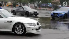Komunitas BMW M Owners Club Indonesia (MOCI) mengelar acara pelatihan Drift Clinic teknik keselamatan di Jakarta, Sabtu (1/12). Acara ini menjadi ajang berlatih pengendalian kendaraan pada manuver ekstrem seperti drift. (Merdeka.com/Dwi Narwoko)
