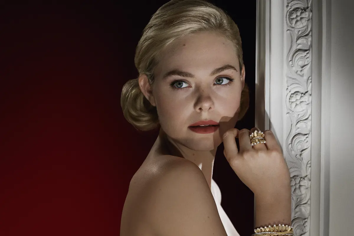 Ikuti Jejak Jisoo BLACKPINK, Pesona Elle Fanning Naik Kelas Kenakan Perhiasan Terbaru dari Cartier