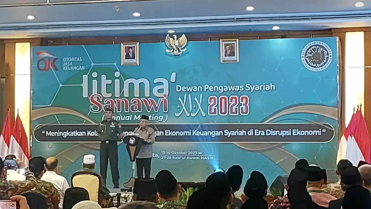 Wakil Presiden Ma'ruf Amin dalam Ijtima' Sanawi Dewan Pengawas Syariah ke-19, di Hotel Grand Sahid Jakarta, Jumat (13/10/2023).