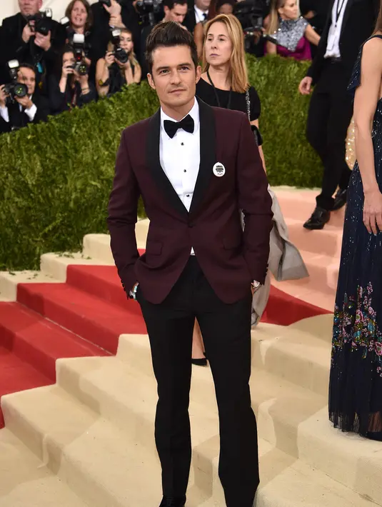 Melansir Ace Showbiz, Selasa (9/8/2016), ternyata Orlando Bloom langsung bereaksi ketika melihat foto bugil Justin Bieber. Bahkan, Orlando sempat tertawa dengan ukuran Mr. P milik Justin. (AFP/Bintang.com)