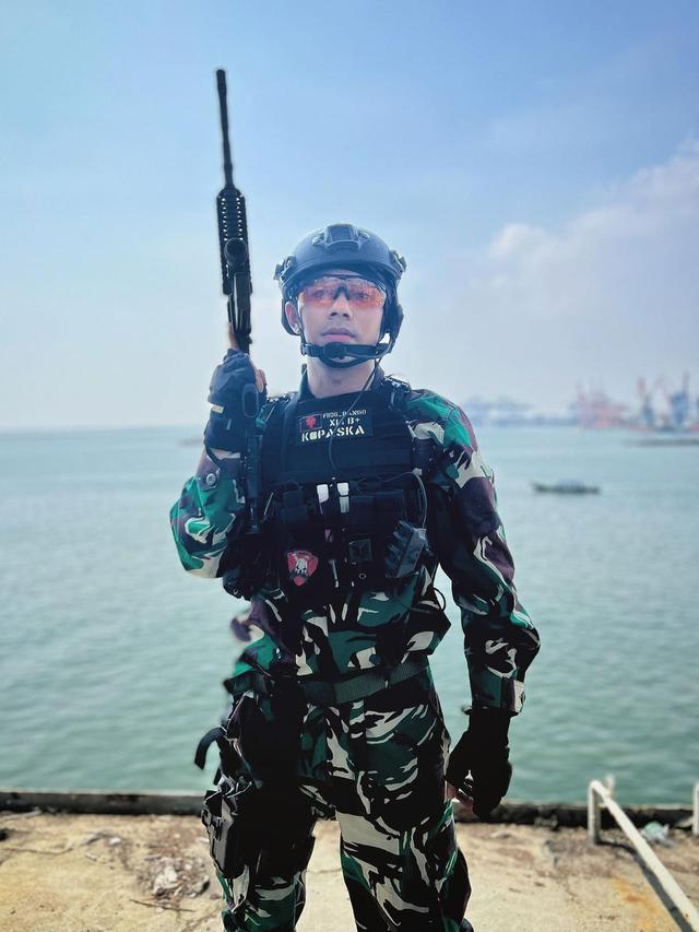 Riza Syah Pakai Seragam TNI