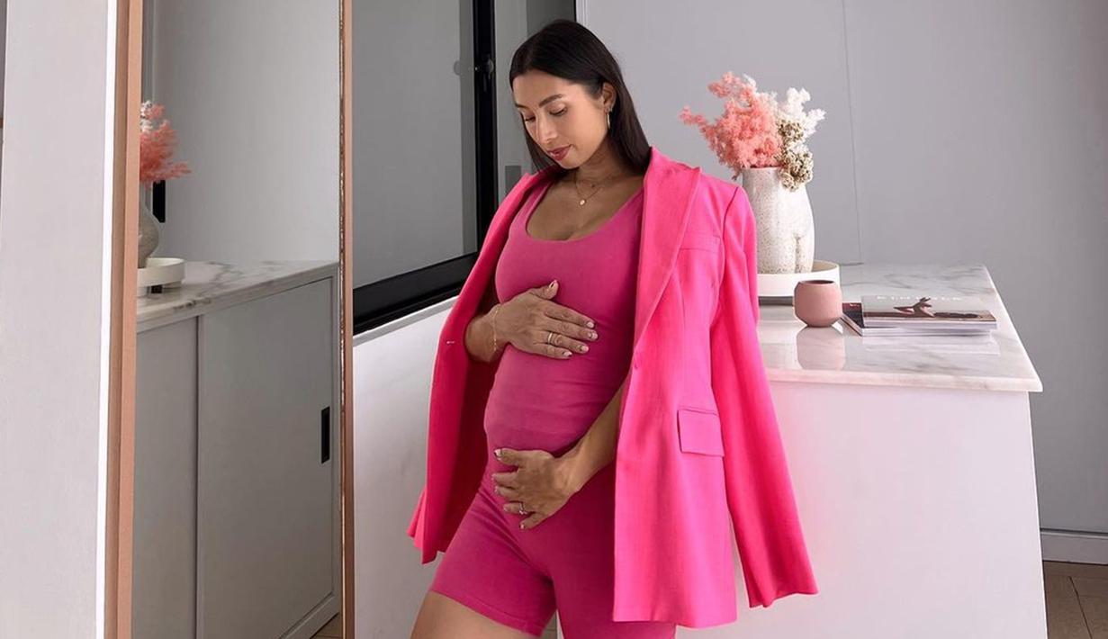 Wanita 35 tahun ini juga kerap mengungah berbagai kegiatannya dalam akun Instagram pribadinya. Ia juga kerap memamerkan baby bump kehamilan keempat yang semakin terlihat membesar. (Liputan6.com/IG/@jenniferbachdim)