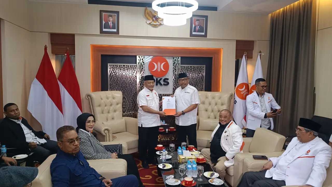 Partai Keadilan Sejahtera (PKS) resmi memberikan dukungan kepada Murad Ismail-Michael Wattimena di Pilkada Maluku.