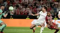 Olympiacos meraih kemenangan 1-0 atas Fiorentina pada laga final Europa Conference League musim ini di OPAP Arena, Athens, Kamis (30/5/2024) dini hari WIB. Gol tunggal Olympiacos disarangkan Ayoub El Kaabi pada menit ke-116. Hasil tersebut membuat Olympiacos meraih trofi juara Europa Conference League yang perdana. (AFP/Aris MESSINIS)