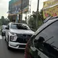 Ganjil genap di jalur Puncak, Kabupaten Bogor, Jawa Barat, Jumat (3/9/2021). (Liputan6.com/ Achmad Sudarno)