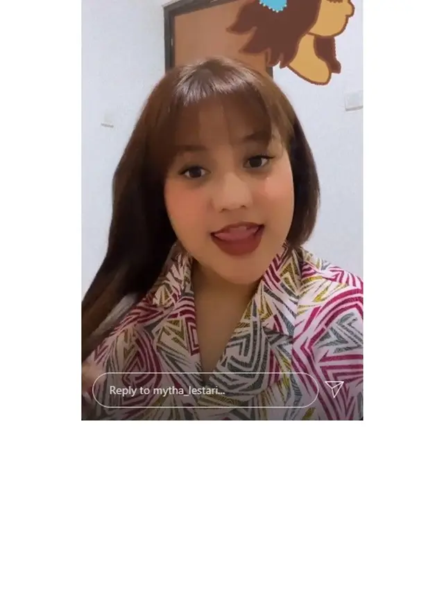 6 Potret Terbaru Mytha Lestari dengan Rambut Panjang dan Poni, Bikin Pangling
