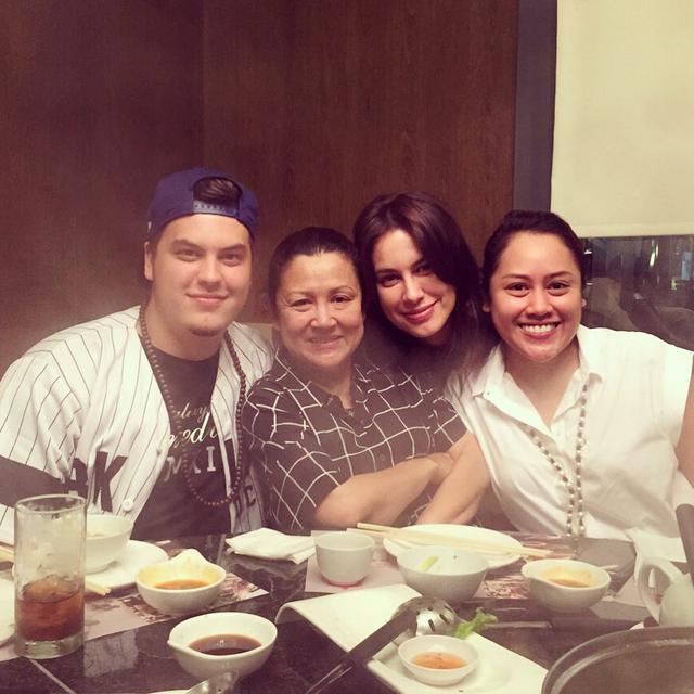 6 Potret Adik Sophia Latjuba yang Jarang Tersorot, Tampan dan Berbadan Kekar