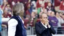 Pelatih Torino Giampiero Ventura (kanan) dan Pelatih Inter Milan Roberto Mancini saat menyaksikan penampilan anak-anak asuhnya pada lanjutan Liga Italia Serie A di Stadion Olympic, Turin, MInggu (8/11/2015) WIB. (REUTERS/Giampiero Sposito)