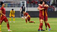 Timnas Vietnam meraih medali emas SEA Games 2021 setelah mengalahkan Thailand dengan skor 1-0 pada laga yang digelar di Stadion My Dinh, Hanoi, Minggu (22/5/2022). (AFP/Ye Aung Thu)