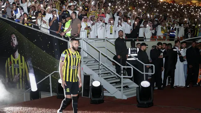 Dihadiri Puluhan Ribu Suporter, Perkenalan Karim Benzema di Al Ittihad Berlangsung Meriah