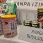 Badan Pengawas Obat dan Makanan (BPOM) RI menemukan ikan makarel kaleng yang dipalsukan saat konferensi pers Hasil Pengawasan Keamanan Pangan BPOM RI Ramadan dan Jelang Idul Fitri 1444 H Tahun 2023 di Kantor BPOM RI Jakarta pada Senin, 17 April 2023. (Liputan6.com/Fitri Haryanti Harsono)