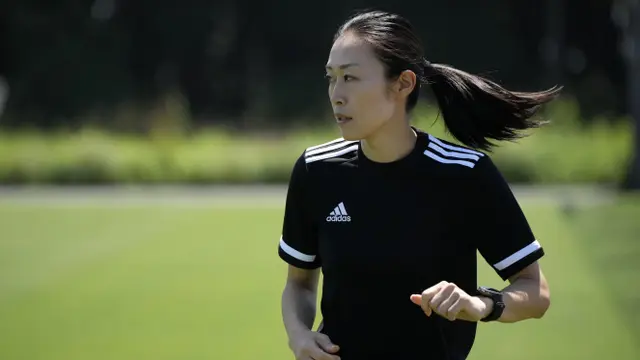 Foto: Yoshimi Yamashita, Satu dari Tiga Wasit Perempuan yang akan Pimpin Laga di Piala Dunia 2022 Qatar