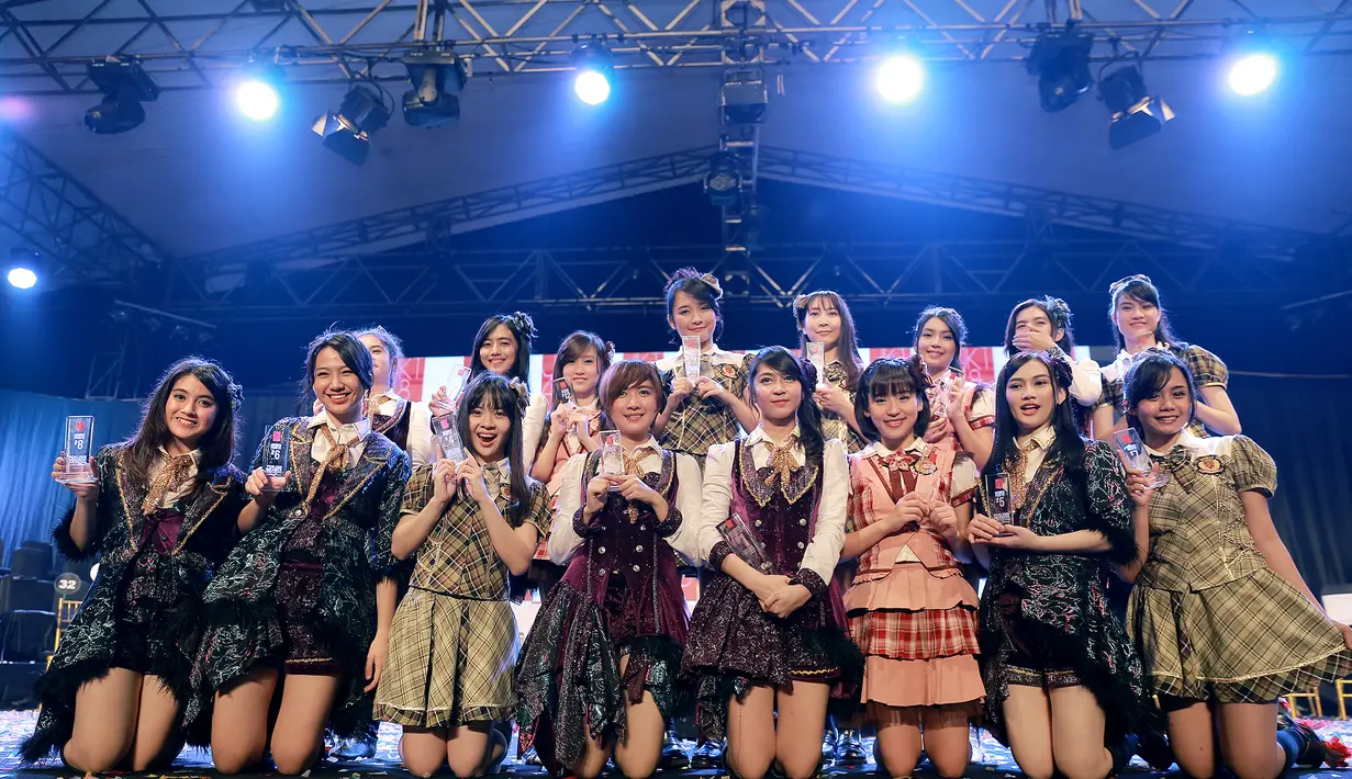 16 Member yang bersaing untuk memperebutkan posisi center untuk single ke-13 JKT48. Mereka berasal dari beberapa tim diantaranya Team J, Team T dan Team K3. (Adrian Putra/Bintang.com)