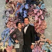 Titi Kamal dan Christian Sugiono di resepsi pernikahan Jessica Mila dan Yakup Hasibuan. (Foto: Instagram/titi_kamall)