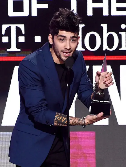 Lagu yang ditulis Zayn ini menjadi soundtrack terbaru ‘Fifty Shades Draker’. Zayn kemudian menceritakan awal mula dirinya bisa berkolaborasi dengan penyanyi cantik Taylor Swift. (AFP/Bintang.com)