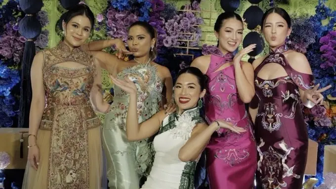Felicia Hutapea Kenakan Cheongsam saat Upacara Sangjit Kedua Saudara Laki-lakinya