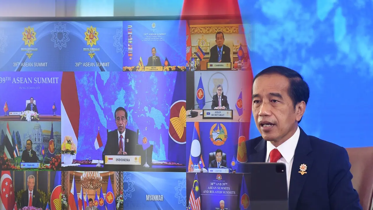 Jokowi saat menyampaikan pidatonya dari Istana Kepresidenan Bogor, Jawa Barat, pada Konferensi Tingkat Tinggi (KTT) ASEAN ke-38 yang digelar secara virtual, Selasa (26/10/2021).