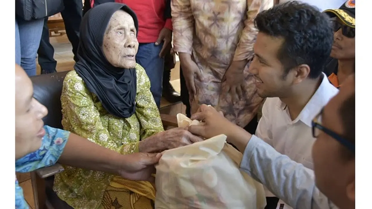 6 Potret Emil Dardak Saat Terjun ke Masyarakat, Sederhana dan Bersahaja