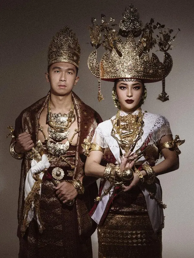 Potret Prewedding 7 Pasangan Artis Pakai Baju Adat, Pancarkan Pesona
