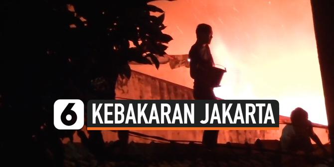 VIDEO: Korsleting Listrik, 5 Rumah di Jalan Kartini Terbakar