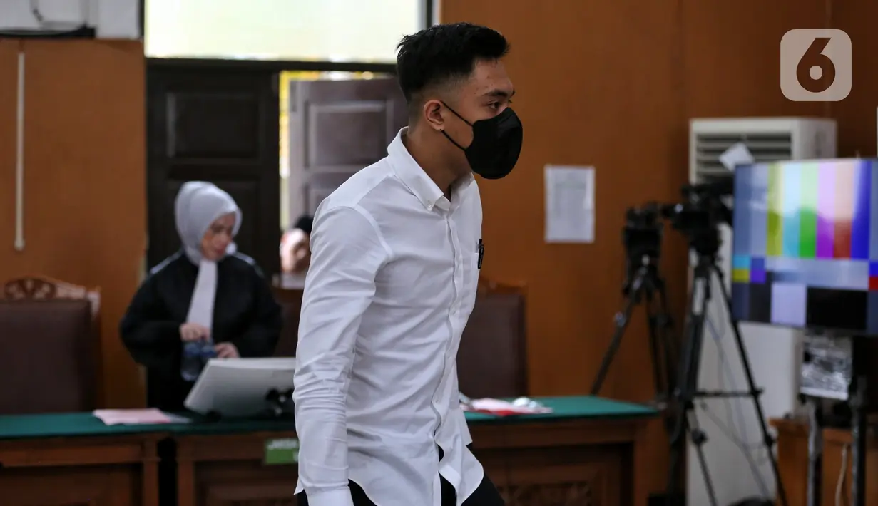 “Membayar restitussi kepada anak korban sebesar Rp 25 miliar,” kata hakim. (Liputan6.com/Johan Tallo)