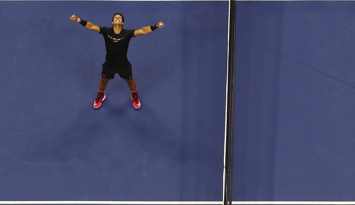 Gaya Rafael Nadal melakuka selebrasi setelah menang atas Kevin Anderson pada final tunggal putra AS Terbuka 2017 di USTA Billie Jean King National Tennis Center,  New York, (10/9/2017). Rafael Nadal menang 6-3, 6-3, 6-4. (AP/Julie Jacobson)