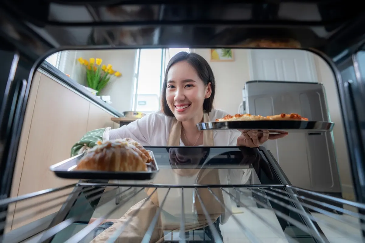 Ilustrasi Masak di Microwave via Shutterstock.com