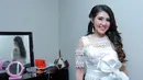 Via Vallen, kini namanya semakin melabung dan memiliki banyak penggemar. Biduan dangdut yang satu ini ternyata juga punya cerita di masa lalu yang kini telah menjadi kenangan indah untuk terus diingat. (Deki Prayoga/Bintang.com)