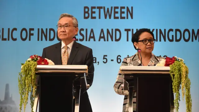 Menteri Luar Negeri Thailand Don Pramudwinai (kiri) dan Menteri Luar Negeri Indonesia Retno Marsudi bertemu dalam agenda Joint Commission Meeting di Yogyakarta, 6 Juli 2018. (Liputan6.com/Happy Ferdian)