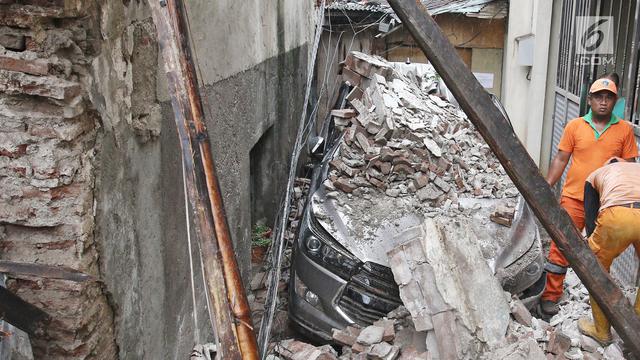 Terlalu Tua, Gedung SMPN 32 Pekojan Jakarta Barat Roboh