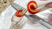3 Cara Pakai Saus Tomat untuk Memoles Peralatan Makan Perak yang Berkarat