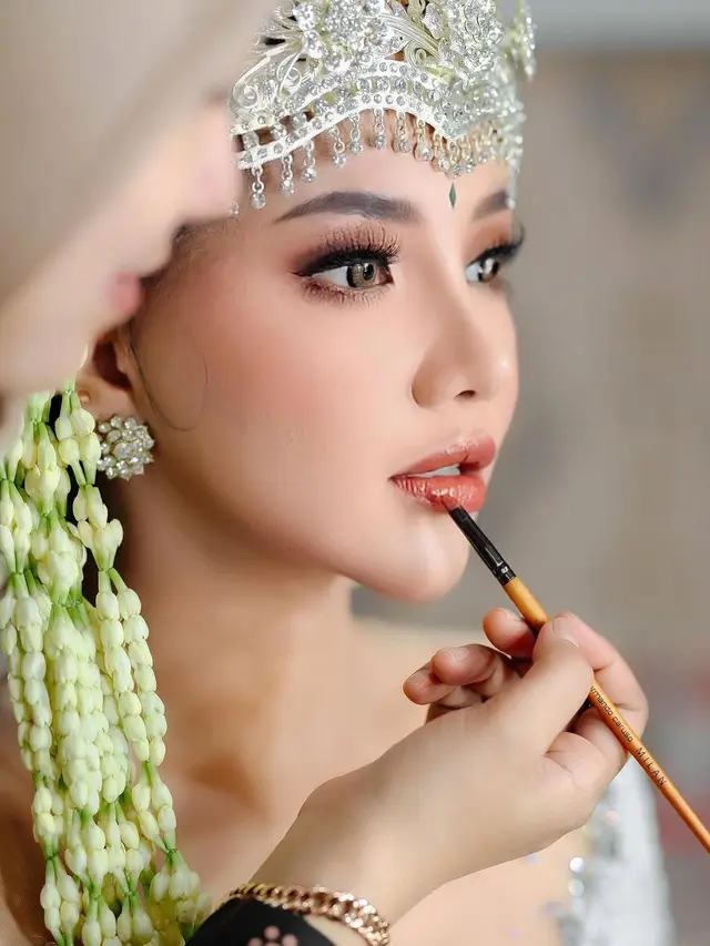 Lala Widy Gaun Pengantin Adat Sunda