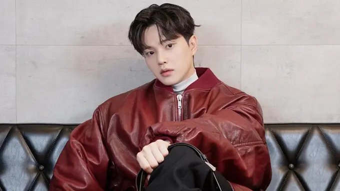 Gaya Rambut Si Ganteng Song Kang, Comma Hair Khas Oppa Korea